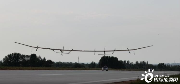 航空工业研制的临近空间大型太阳能无人机首飞成功