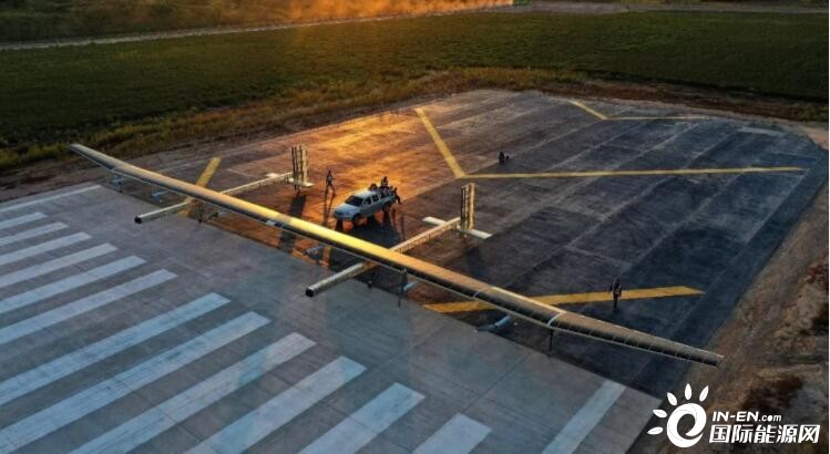 航空工业研制的临近空间大型太阳能无人机首飞成功