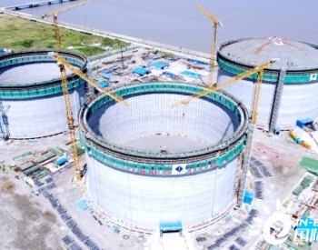 上海电建承建的江苏省<em>重大基础设施</em>LNG工程首座储罐成功升顶