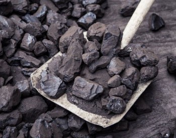 哈萨克斯坦政府出台禁令，暂时<em>禁止</em>通过公路出口煤炭