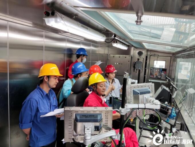东方电气首次整机出口日本的全国产智能地热钻机迎来线上验收