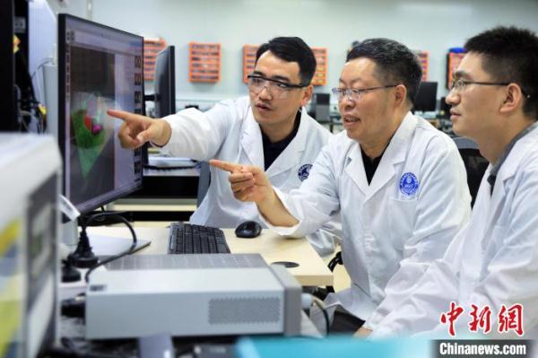 国际首次！中国科学家“拍摄”到光生电荷转移演化全时空图像