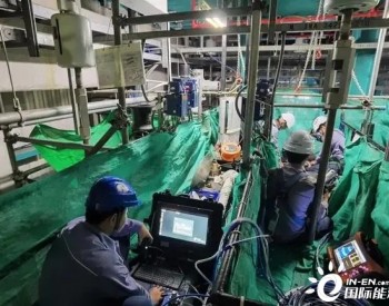 在核电站里“跋山涉水”的机器人！