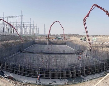 中国能建承建的乌兹别克斯坦锡尔河燃气发电工程最大的雨水收集池完成首方<em>混凝土浇筑</em>