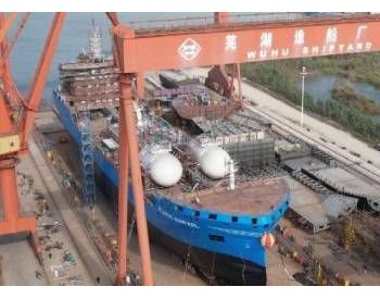 芜湖<em>造船厂</em>首制21500吨沥青油船下水