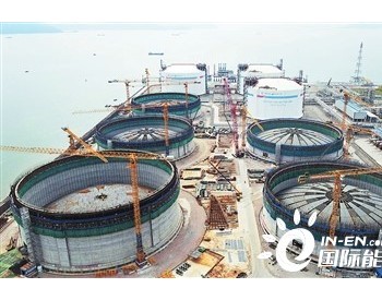 广东省珠海<em>LNG二期项目</em>5座储罐完成拱顶模块吊装 预计2024年建成投产