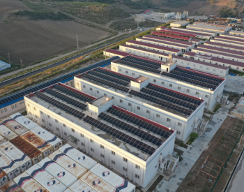 中能建建筑集团总承包建设的土耳其胡努特鲁<em>混合发电</em>站首批屋顶光伏组件项目顺利并网