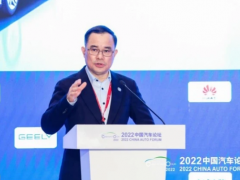 朱华荣：中国新能源汽车产业存在“缺芯贵电”两个