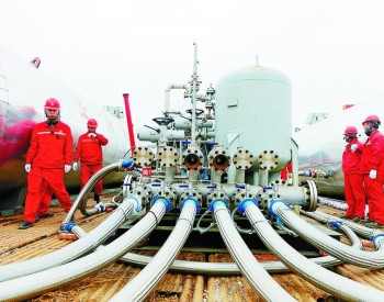 華東石油局首個頁巖油二氧化碳萬噸級壓吞試驗展開
