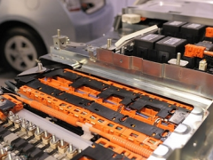 印裔美国科学家研发新型电池 有望将电动汽车续航
