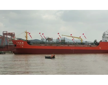 华杰船业建造5000吨沥青船下水