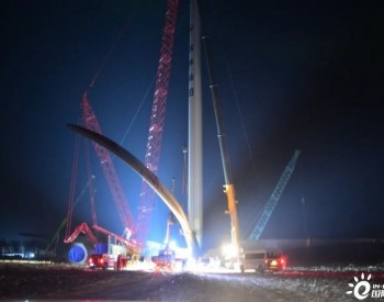 <em>中国石油</em>风电项目首台风机在吉林油田吊装成功