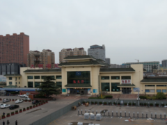 首个站前广场充电站即将亮相济南大明湖火车站，可满足60辆车同时充电