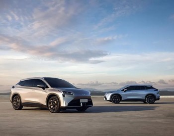 比亚迪特斯拉擦肩而过并互骂“傻瓜”，新能源车更疯狂内卷开始了……