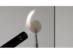 研究人员开发非易燃电解质 用盐来防止<em>锂离子电</em>池起火