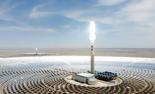 亚洲顶级熔盐发电站，中国用1.2万面镜子建成!