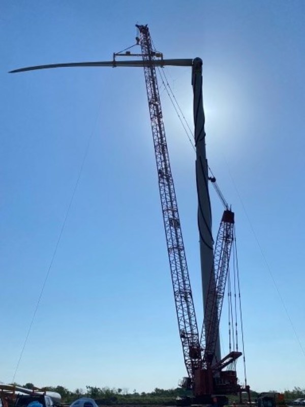 正在安装的涡轮叶片将为ENGIE石灰岩郡风电项目供电，并提供可再生能源支持Lyondellba<em></em>sell的目标 -- 到2030年从可再生能源采购至少50%的电力。