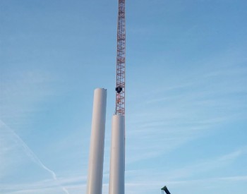 三峡清洁能源<em>哈密十三间房</em>风机发电项目吊装结束