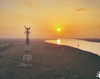 新疆电网首次应用机器人带电修补光缆