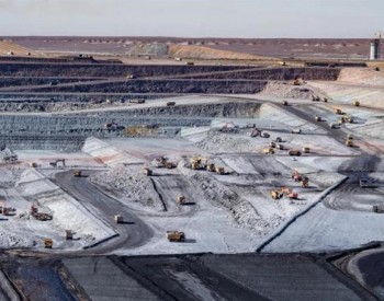 <em>新疆准东</em>千万吨级露天煤矿获得核准