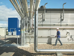 瓦卢瑞克为全球首个客运列车<em>加氢系统</em>项目供管，持续助力能源转型