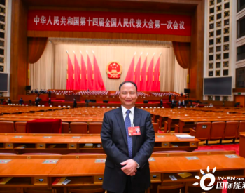 刘汉元代表在<em>全国两会</em>上接受境外媒体集中采访