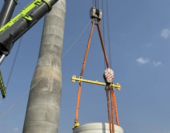 215MW！<em>龙源云南</em>罗平西竹子山项目首套钢段塔筒顺利吊装完成