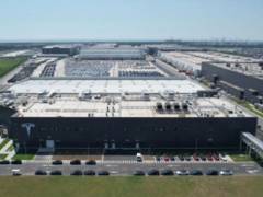 特斯拉上海超级工厂2月份生产5.18万辆<em>ModelY</em>，是Model3两倍多