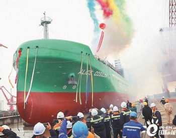 8200立方米LNG加注船首制船（S1058）下水