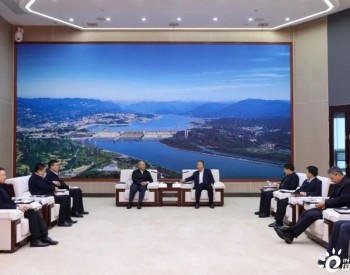 三峡集团与中国中铁座谈