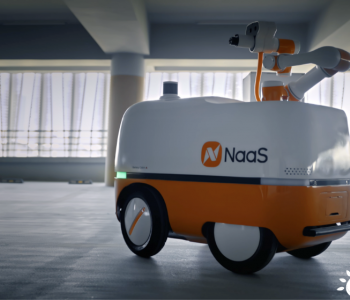 <em>能链智电</em>推出首款充电机器人，进军无人驾驶补能领域