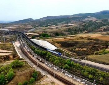 <em>朔黄铁路</em>两万吨列车累计运输煤炭超10亿吨