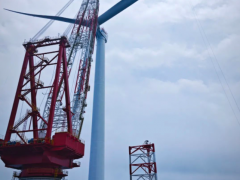 国内首个“海上风电+海洋<em>牧场</em>+海水制氢”融合项目风机首吊成功！
