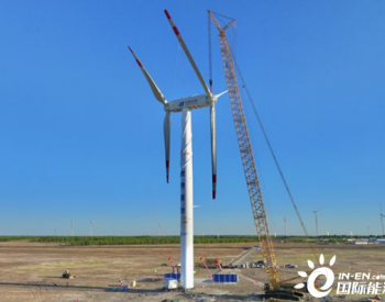 中国华能<em>自主研制</em>的世界首台串列式双风轮风机成功吊装