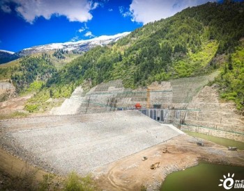 中企承建的<em>巴基斯坦</em>SK水电站大坝成功封顶！