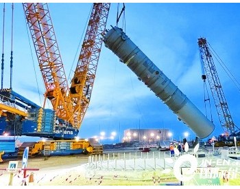 <em>五建</em>沙特贝里油气处理项目，完成两台大型设备吊装作业