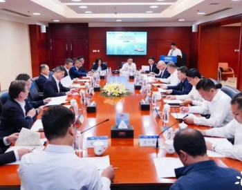 1艘5500吨双臂架变幅式起重船项目合同签订
