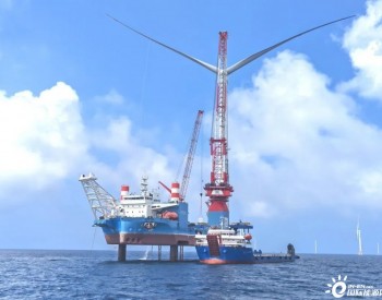 粤电阳江青洲一、二海上风电项目首台风机<em>安装完成</em>