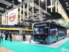 比亚迪发布全新纯电大巴：车长近19米、可坐140人，能跑470公里