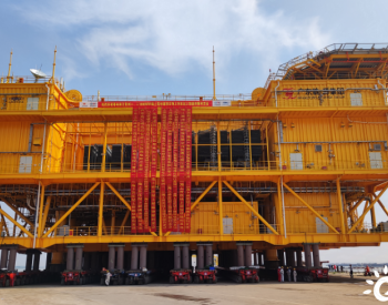 中国能建江苏电建一公司承建的粤电青洲阳江500千伏海上升压站装船发运