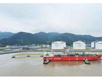 首次！全球最大LNG运输加注船首次完成保税LNG<em>燃料加注</em>作业