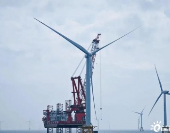 三峡能源<em>福建平潭</em>外海项目13MW海上风电机组圆满完成吊装