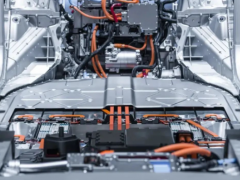 特斯拉新款Model 3将采用宁德时代M3P<em>磷酸铁锂电池</em>