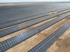 新疆首个光伏+储能“一体化<em>清洁能源示范项目</em>发出第一度绿电