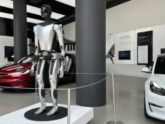 特斯拉Optimus人形机器人入驻<em>北美</em>门店，帮助提升汽车销量