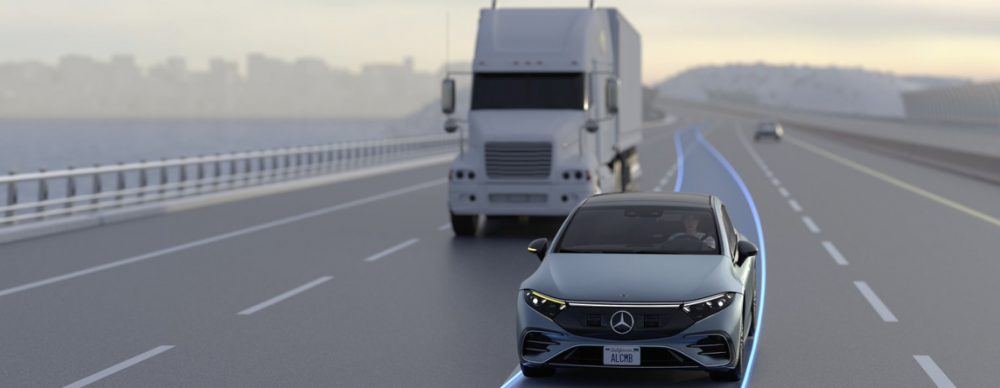 Mercedes-Benz запускает функцию «автоматической смены полосы движения» для европейского рынка