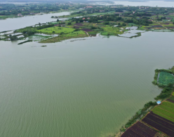 湖北武汉东湖高新区环境水务局开展水华现场巡查