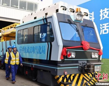 国内首台氢能源地铁施工作业车在湖北襄阳下线