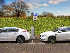 新能源<em>汽车充电桩</em>费用开始上涨：多品牌回应，专家释疑