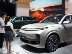 政策利好，车企<em>加码</em>——中国新能源汽车产业按下“加速键”